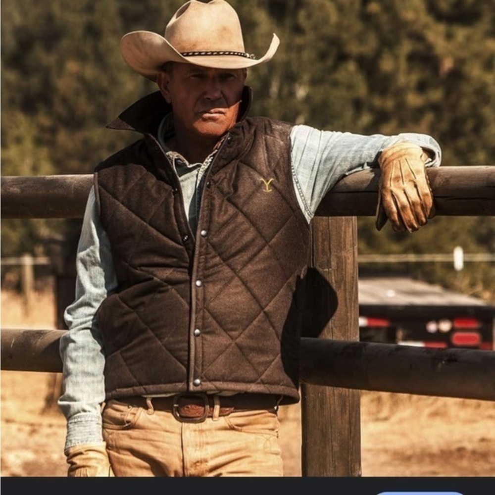 YellowStone quilted embroidered snap button up lined brown vest XL